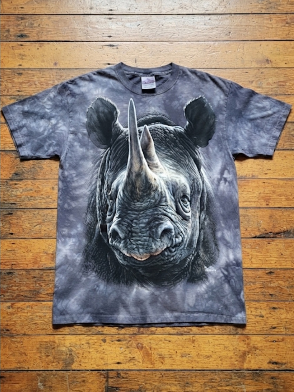 The mountain rhino shirt men’s size large